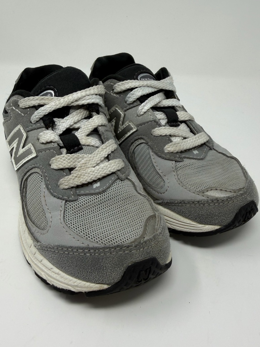 New Balance 2002r Kids' Gray Athletic Sneakers Sz.11